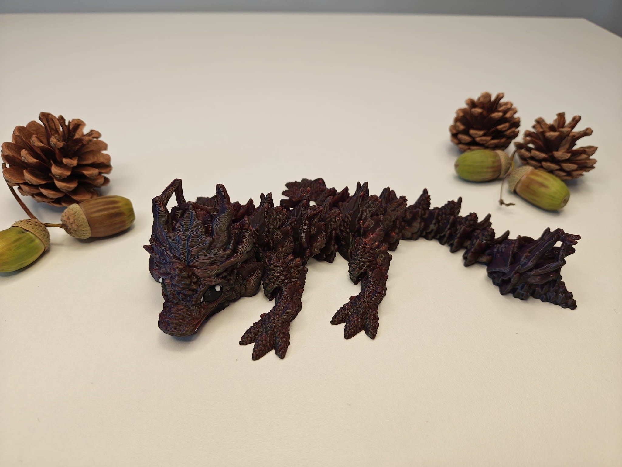 Młody Szyszkowy Smok Jesienny (różne kolory, M 21 cm) - obrazek 5