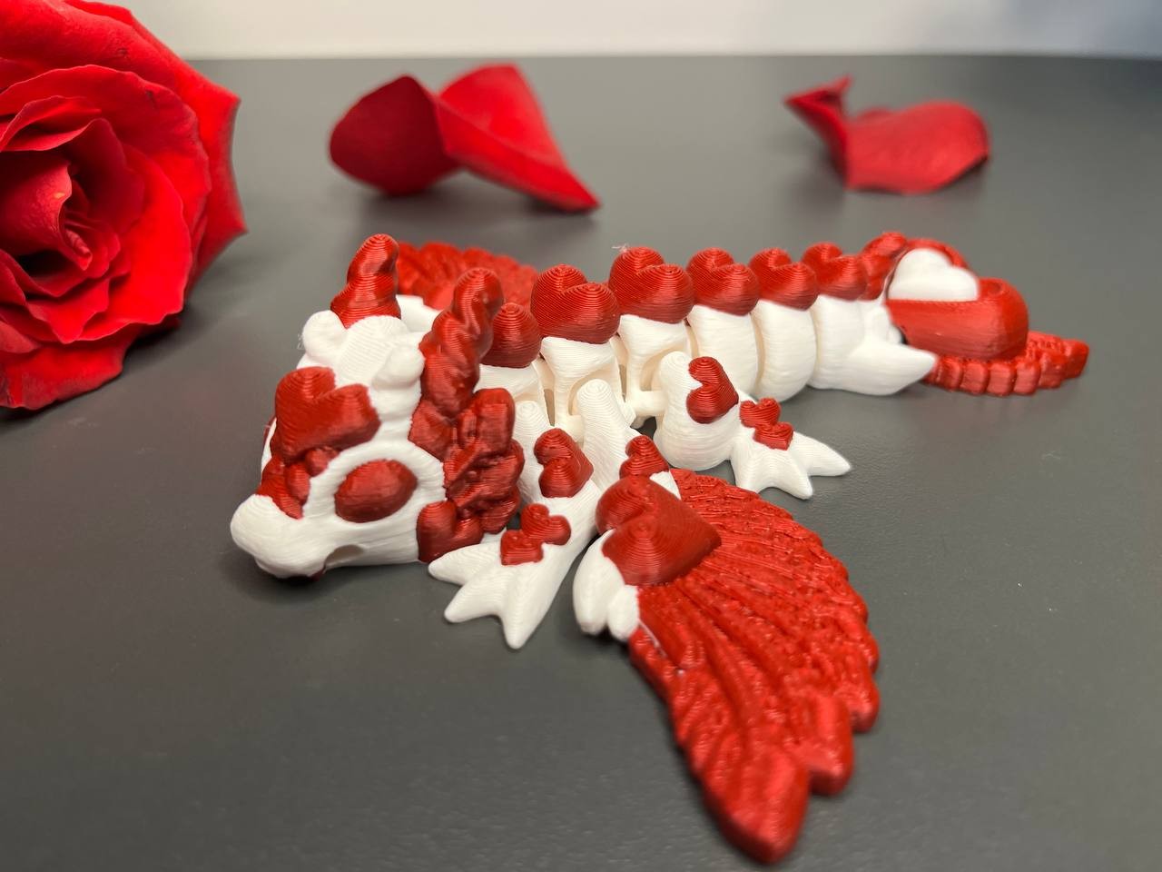 Mały smok sercowy (biało-czerwony S, 13,5cm)